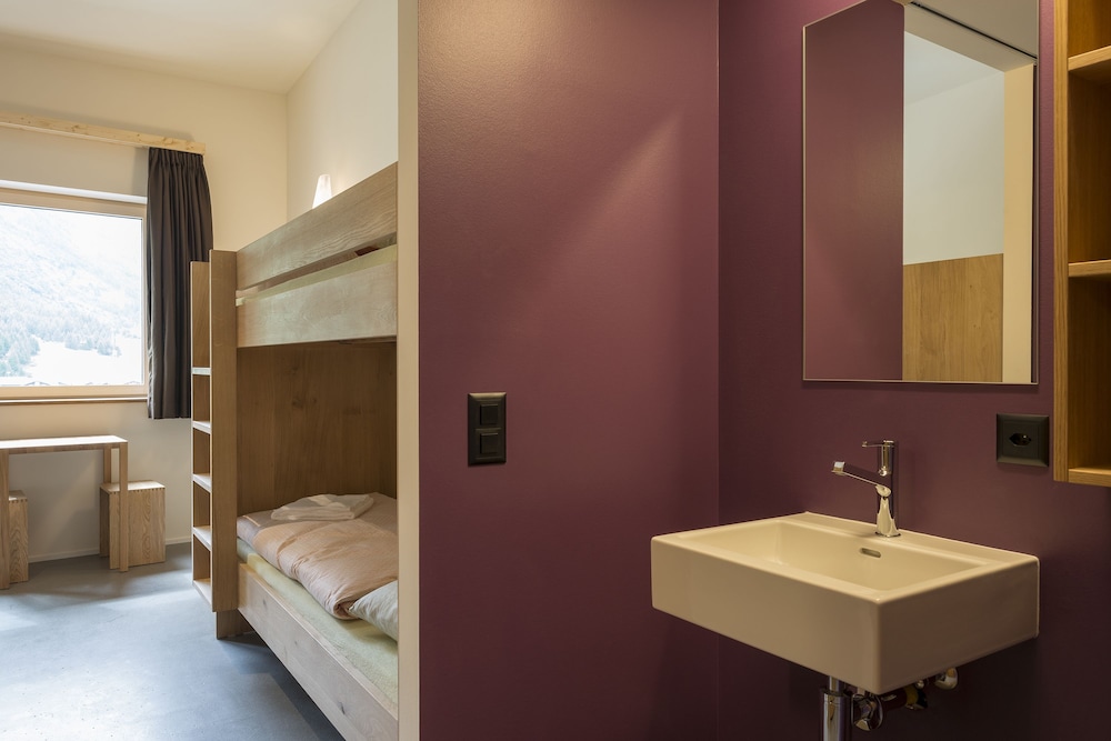 Wellness Hostel 4000 41/43