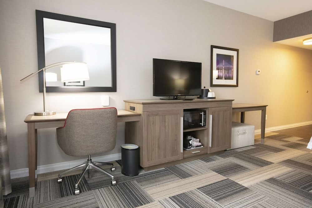 Hampton Inn And Suites Toledo 52/56