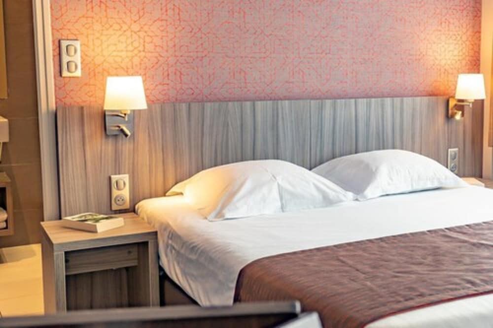ROOM, DOUBLE BED, SOUTH WING