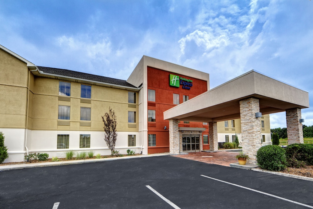 Holiday Inn Express Hotel And Suites Crossville 1/35