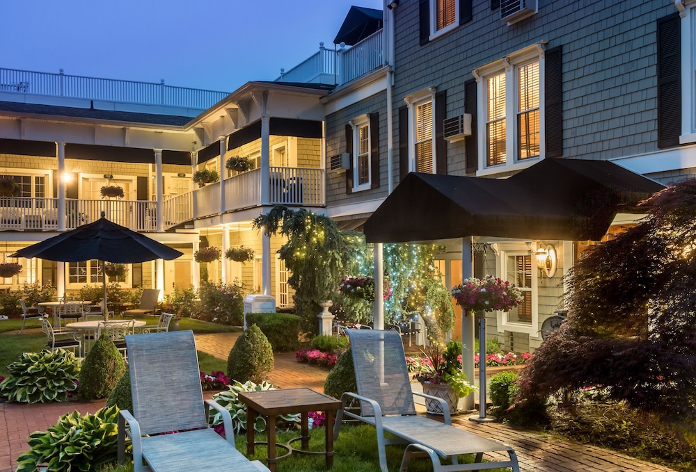 The Chateau Inn and Suites 6/57