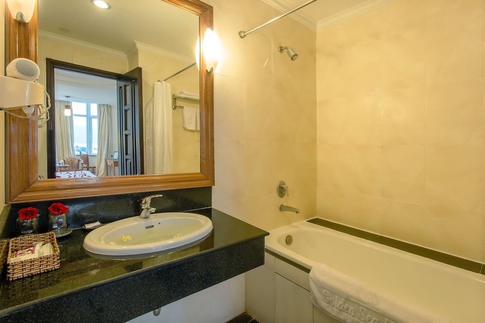 Golden Sea Hotel 38/41