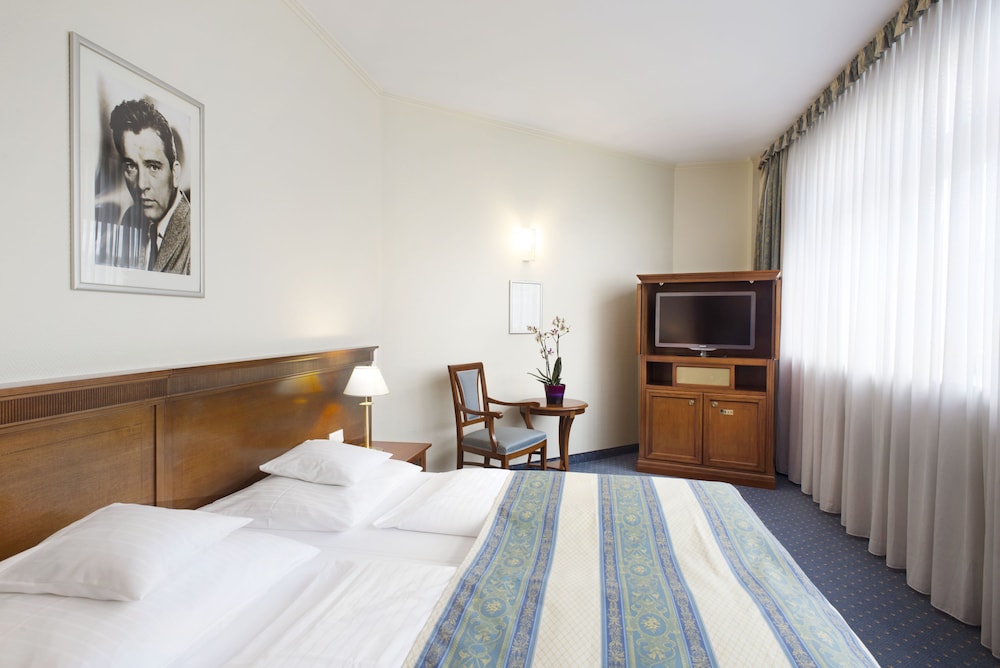 COMFORT, DOUBLE OR TWIN BED