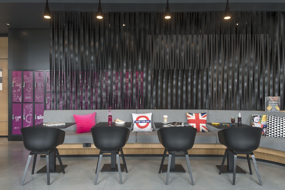 MOXY LONDON EXCEL 30/32