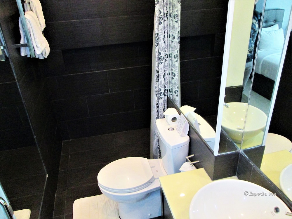 The Pacifico Boutique Hotel 46/50