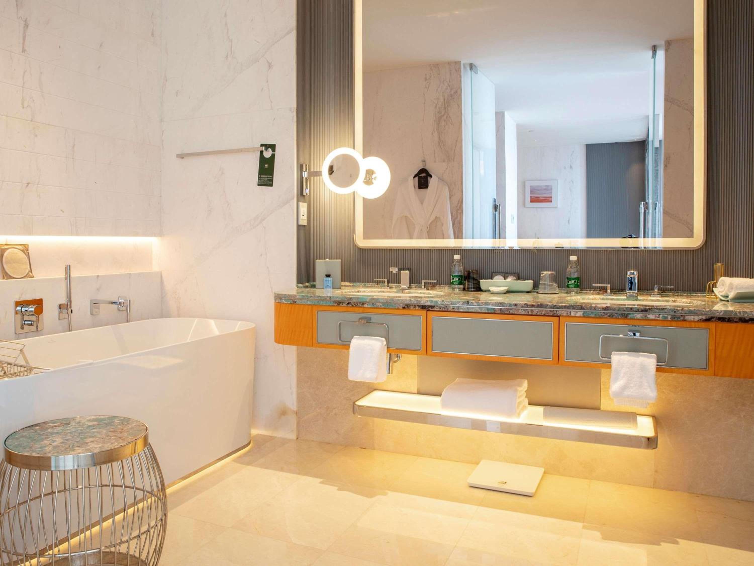Club, Luxury, King Bed, Ocean View, Sofitel Haikou Hotel 10/10