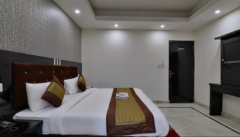 Hotel Noida International 12/50