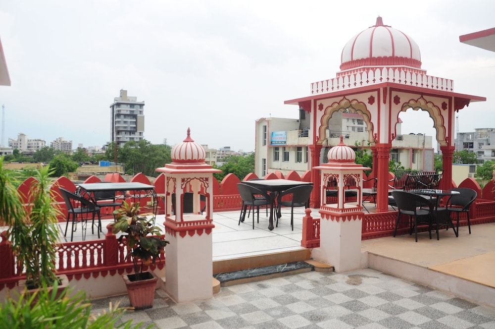 Hotel Sajjan Niwas 26/32
