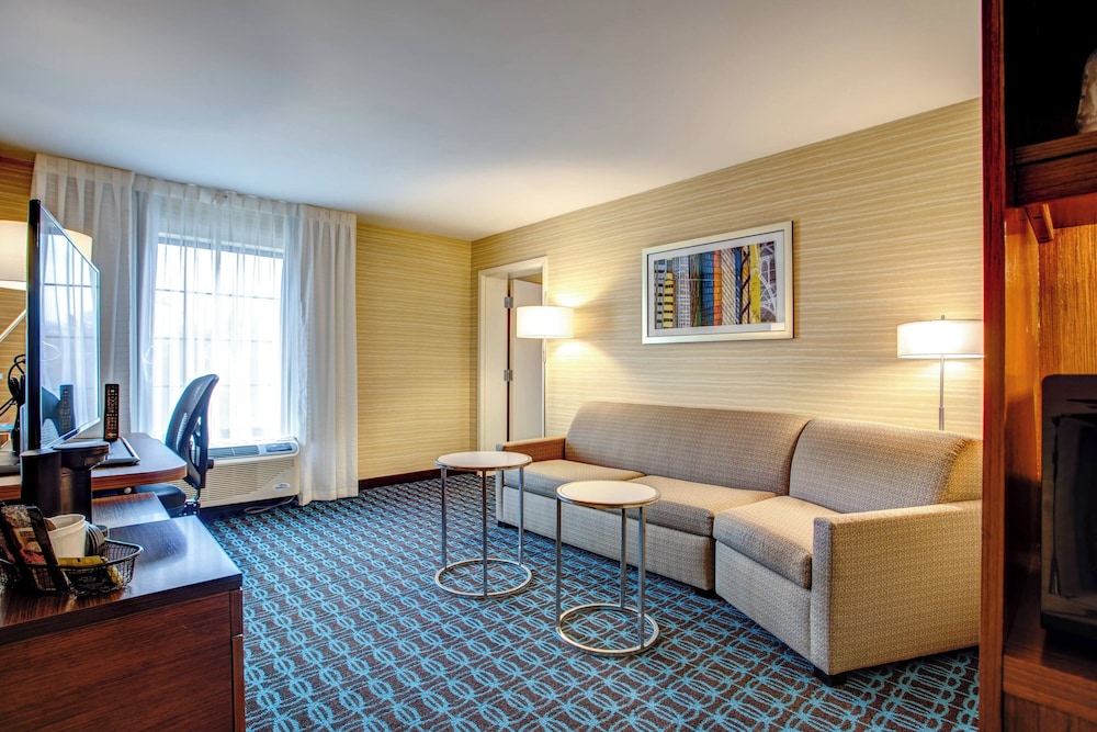Fairfield Inn Suites Springfield Holyoke 23/35