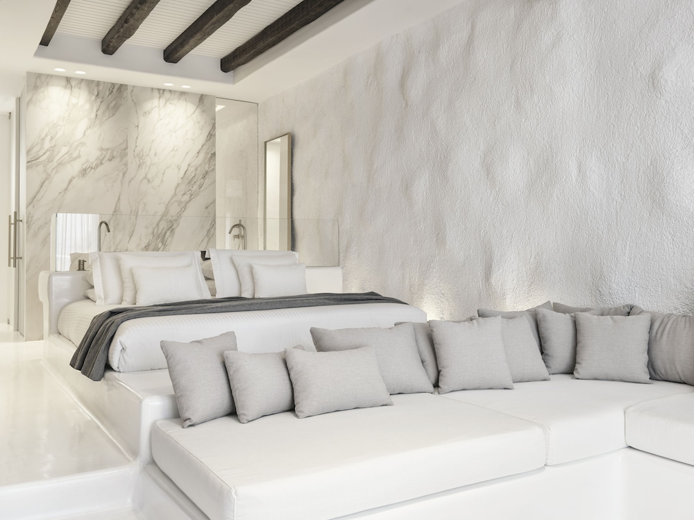 Mykonos Earth Suites 55/70
