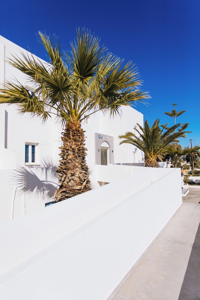 Nikos Hotel 41/46