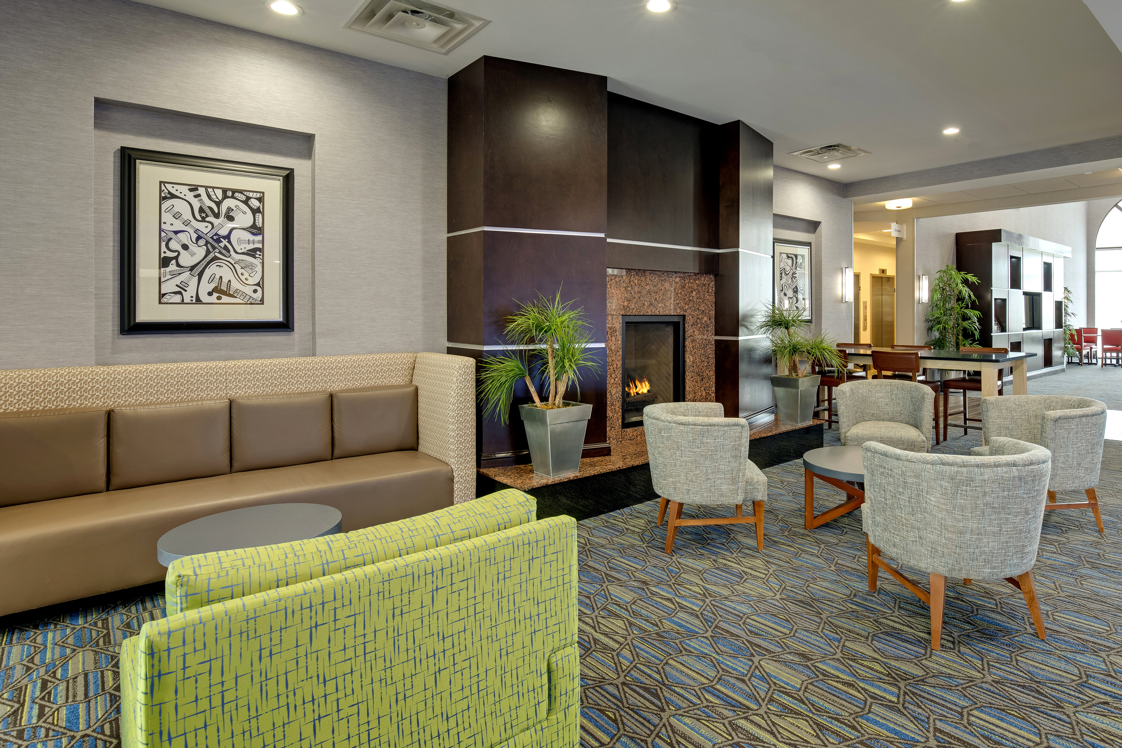 Holiday Inn Express Hotel and Suites Nashville-Opryland 41/64
