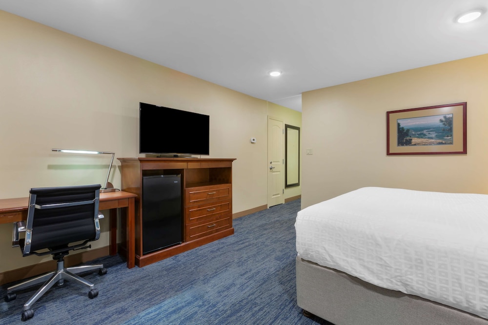 Best Western Plus Clocktower Inn 20/25