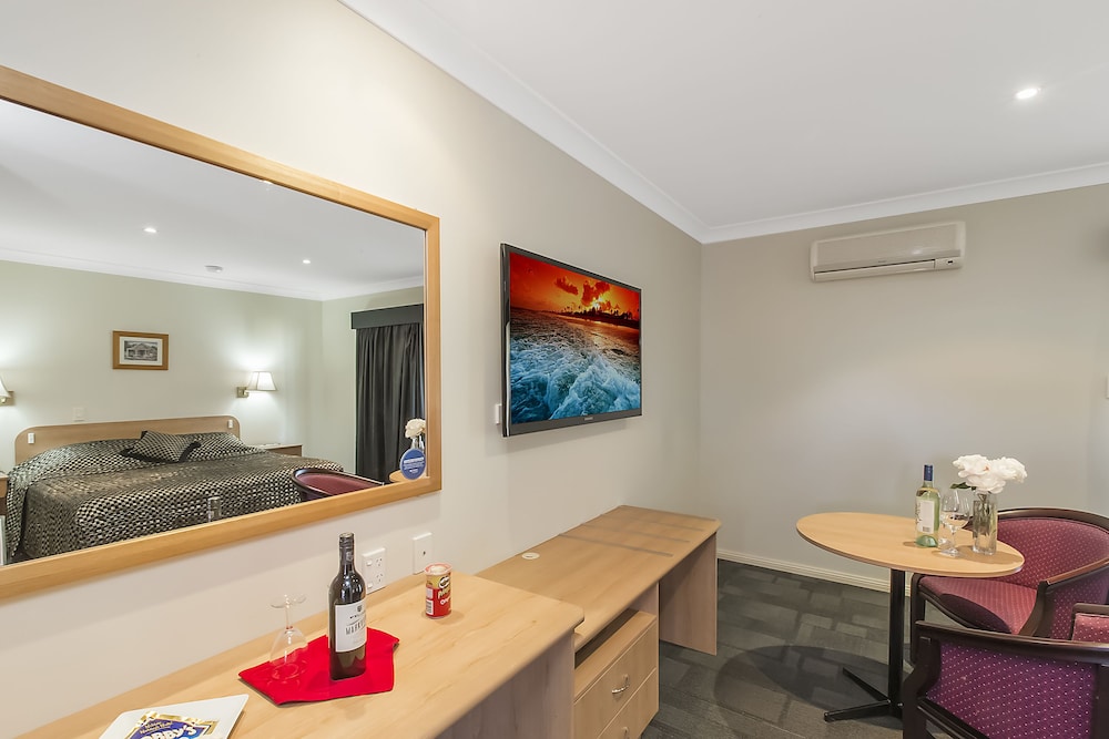 Bushmans Motor Inn 26/31