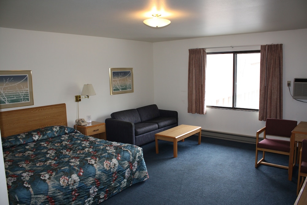 Econo Lodge Waupaca 18/35
