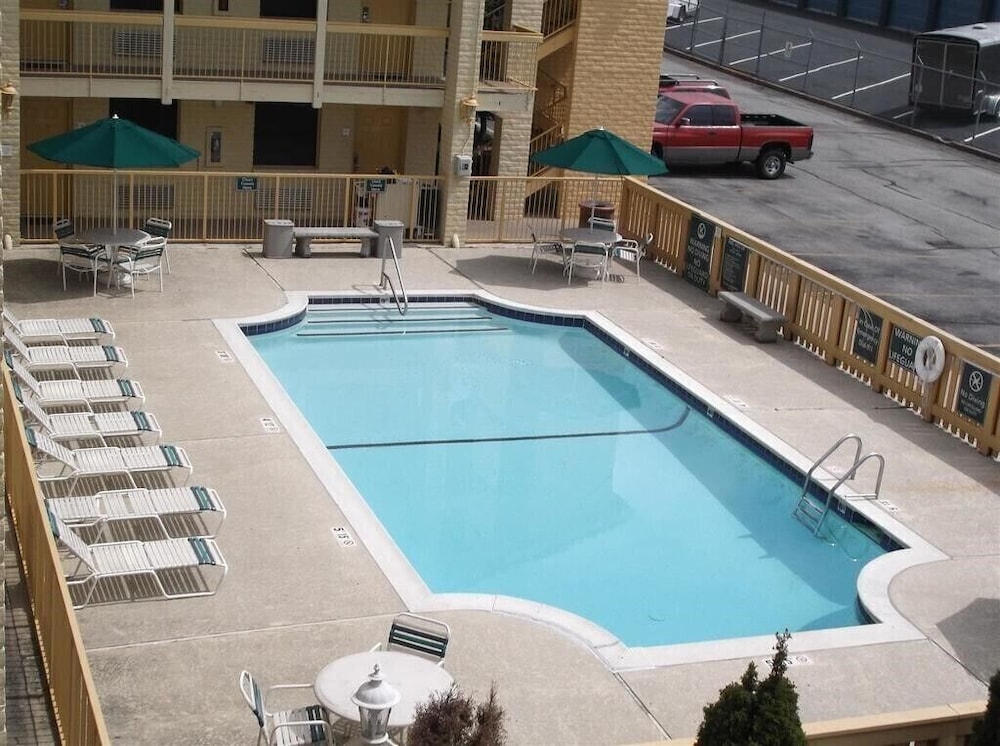Motel6 Knoxville, TN 6/46