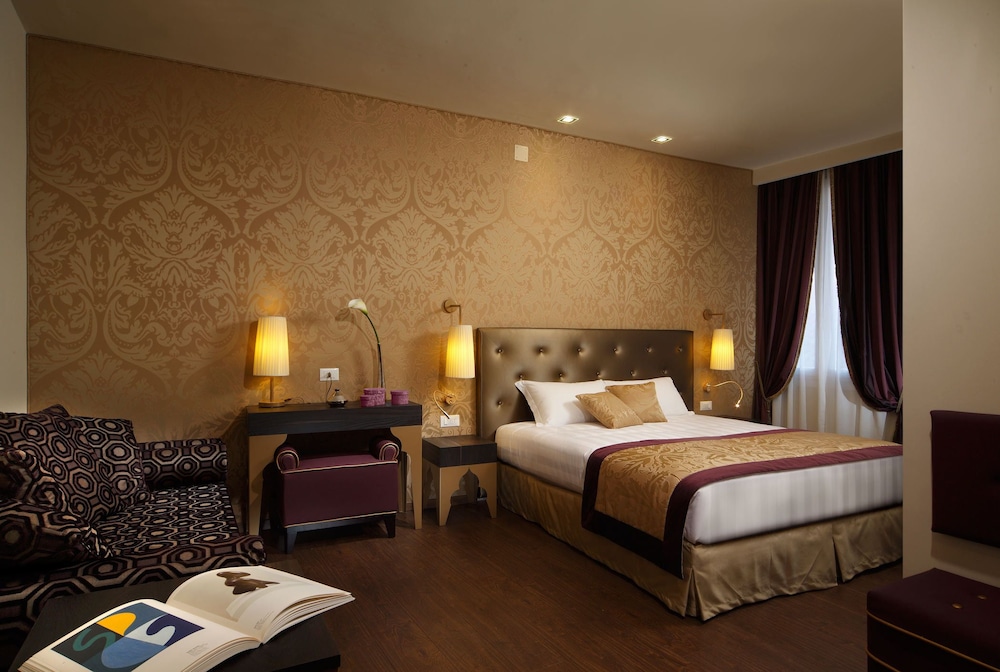 Arcadia Hotel 9/38