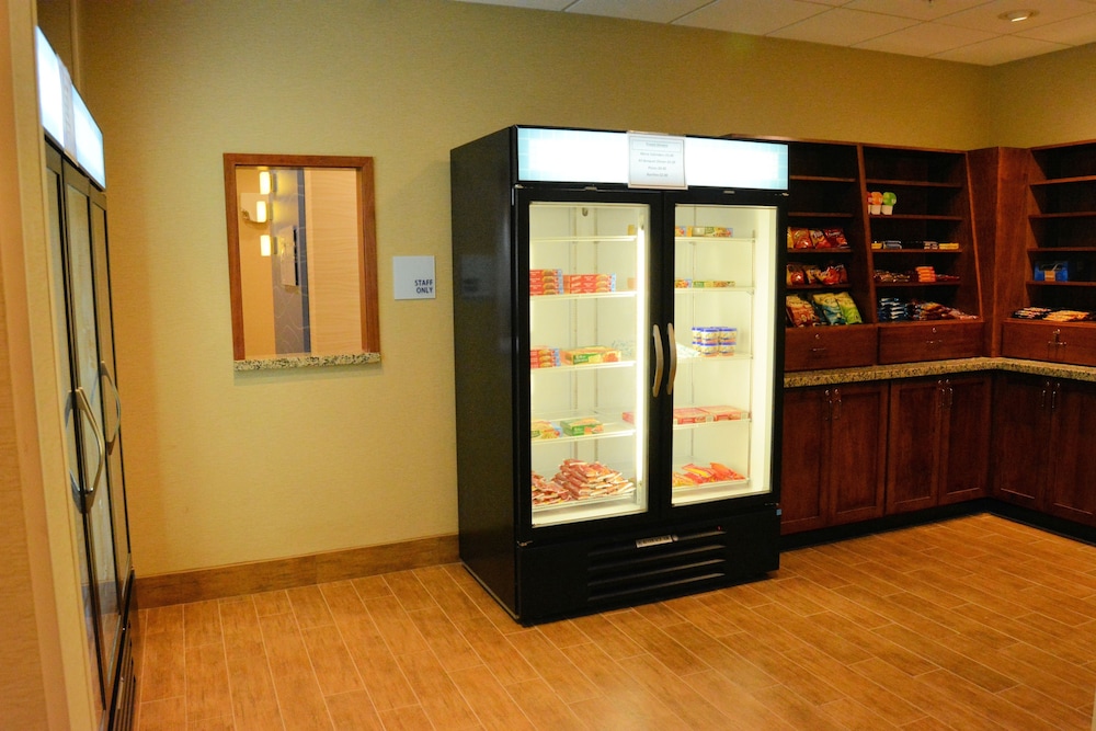Holiday Inn Express Hotel And Suites Glendive 24/60