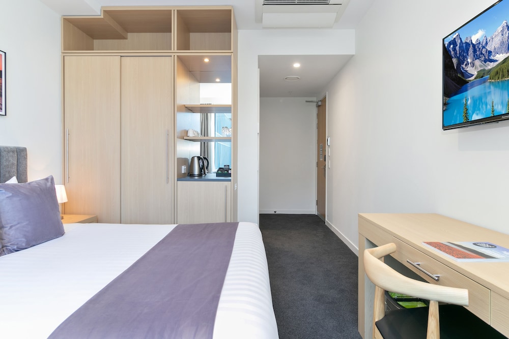 Christchurch City Hotel 12/35