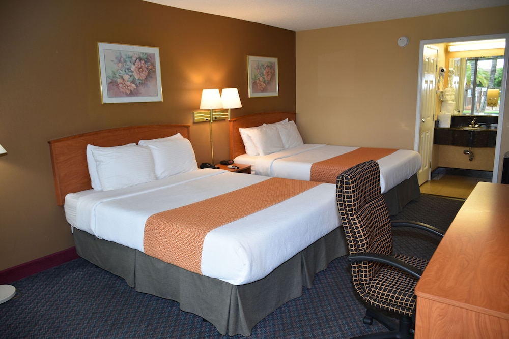 DELUXE, 2 QUEEN BEDS