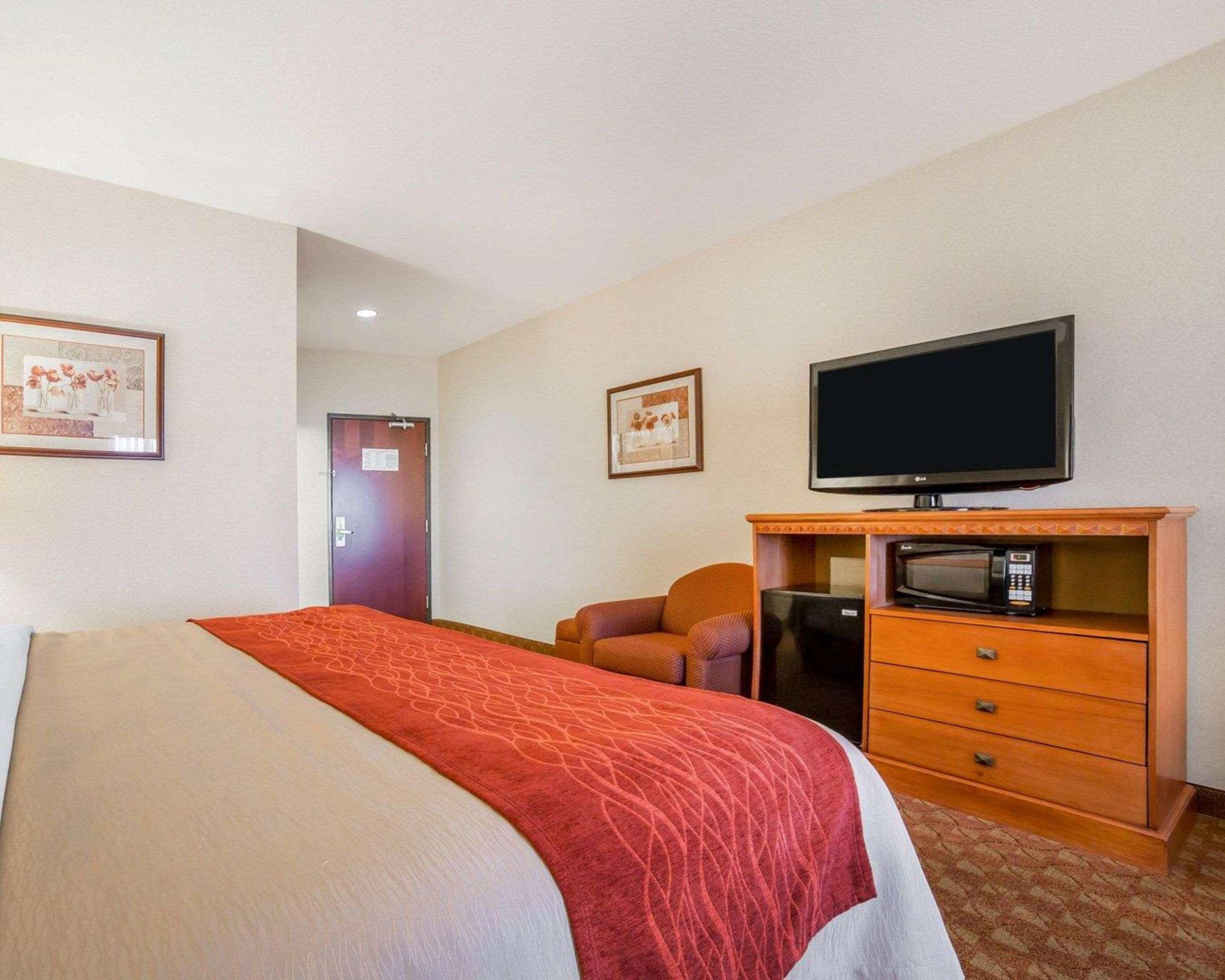 ROOM, KING BED