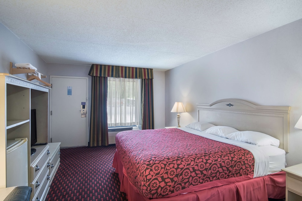 Deluxe, King Bed