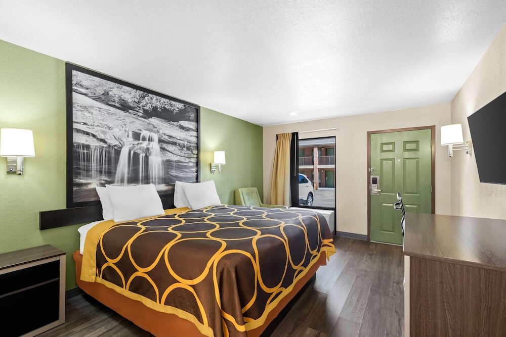 غرفة بسرير كينج للمدخنين، Super 8 by Wyndham Acworth/Atlanta Area GA 5/9