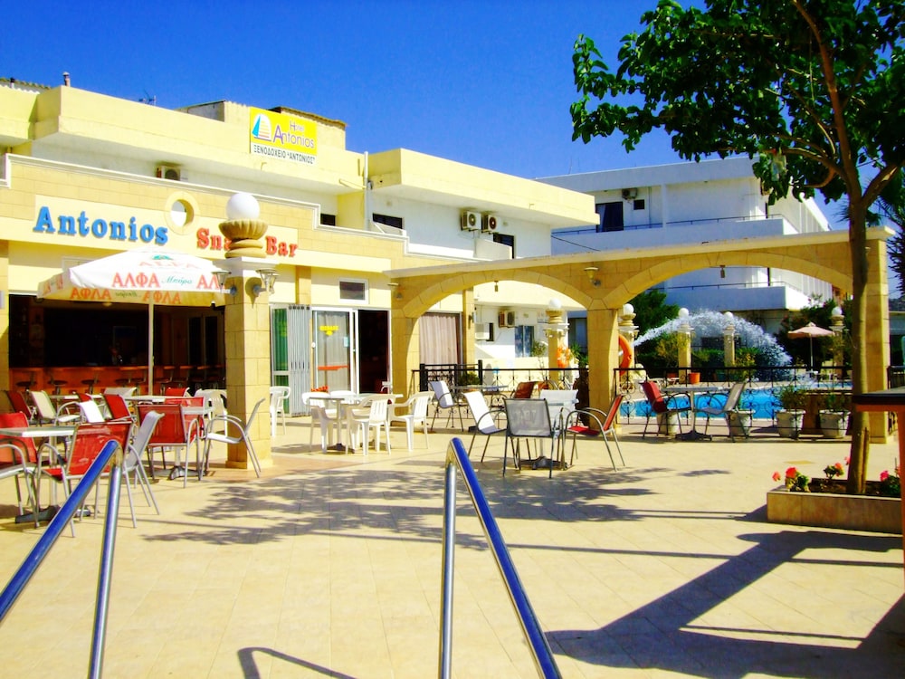 Antonios Hotel 54/62