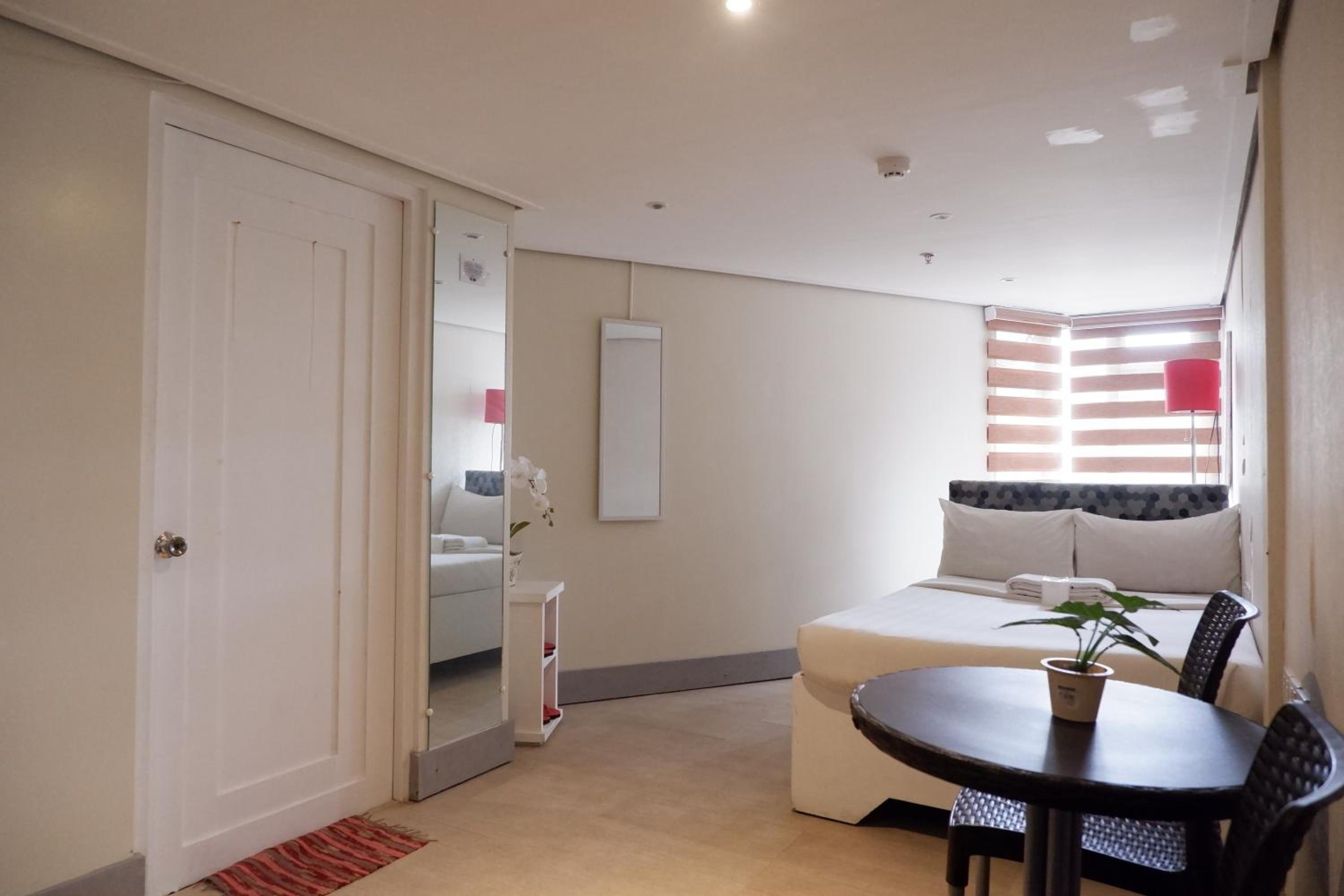 OYO 492 Sunset View Ridge Residences 27/50