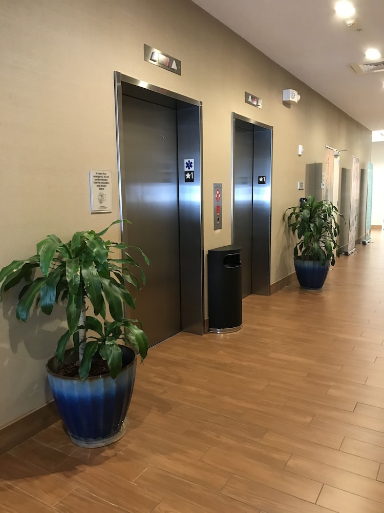 Springhill Suites Wichita Airport 34/69