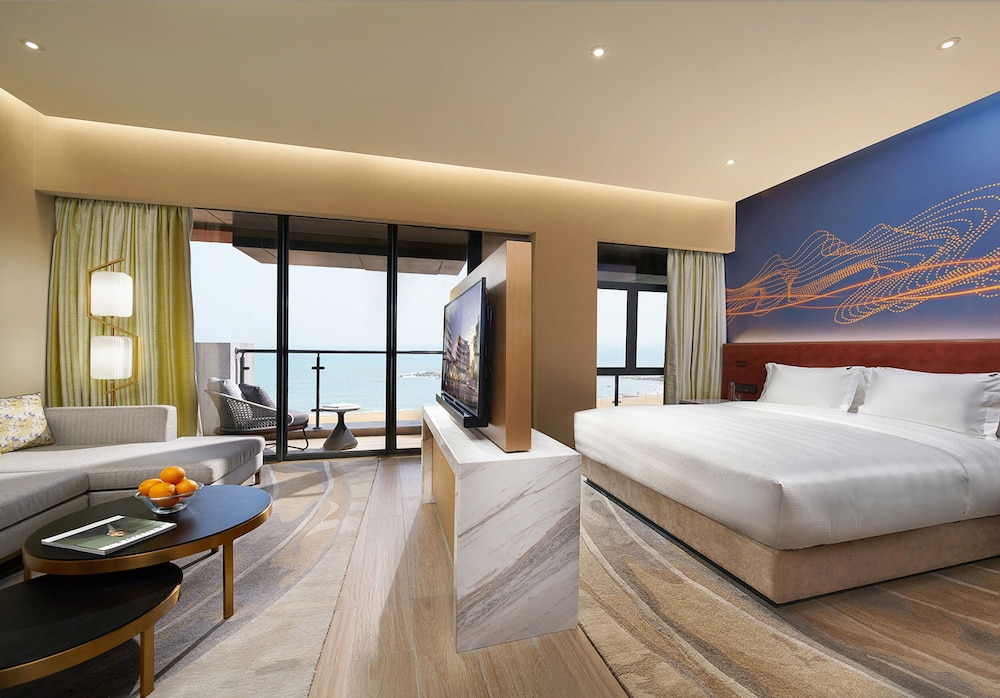 Royal, Rock, Studio, Suite, King Bed, Beach View, Ocean View