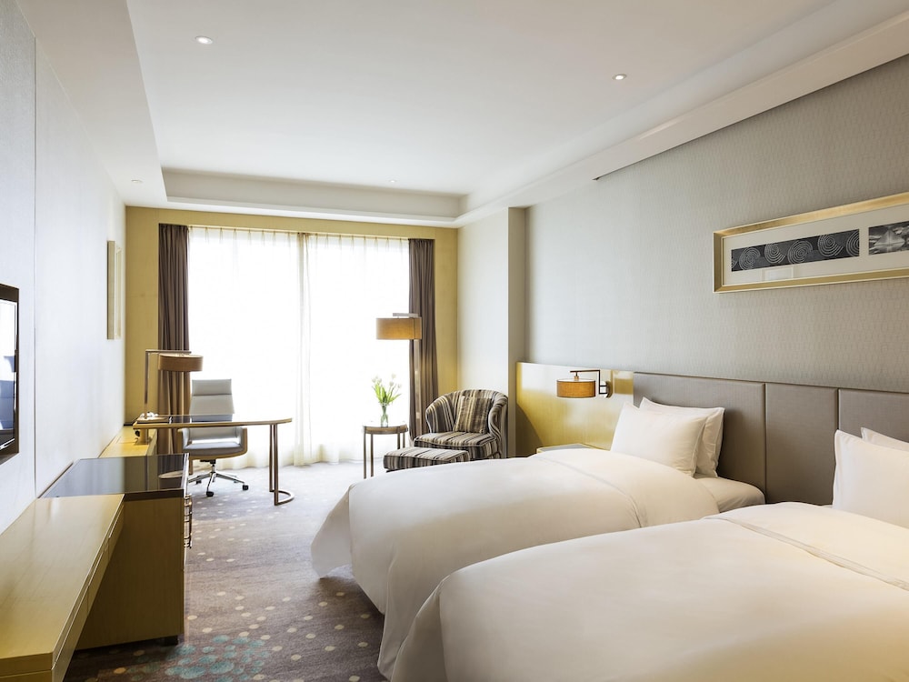 DELUXE, TWIN BEDS