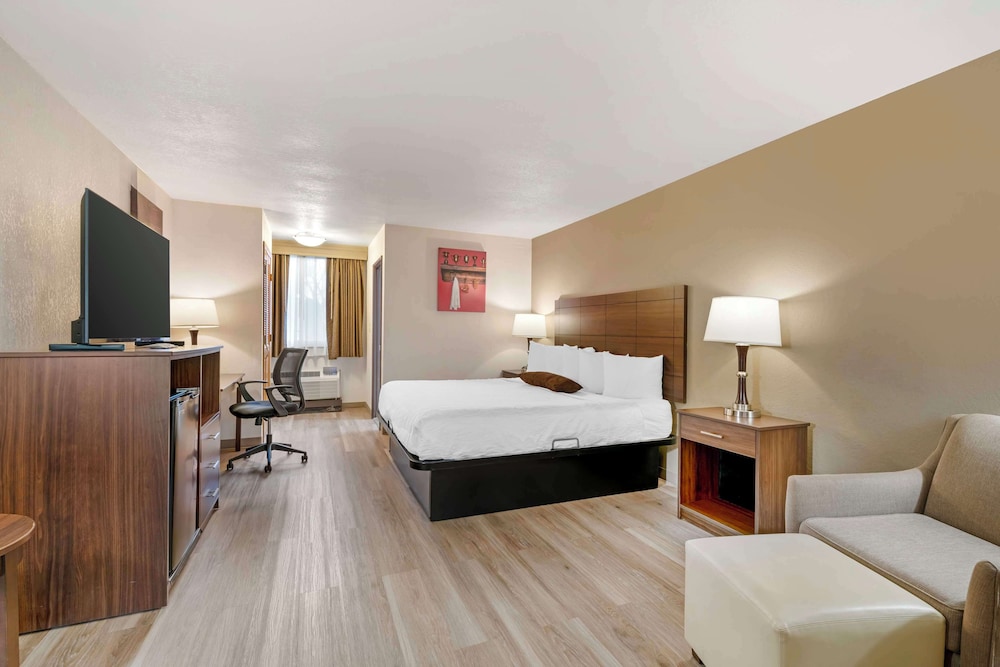 غرفة قياسية بسرير كينج، Best Western Green Bay Inn Conference Center 4/7