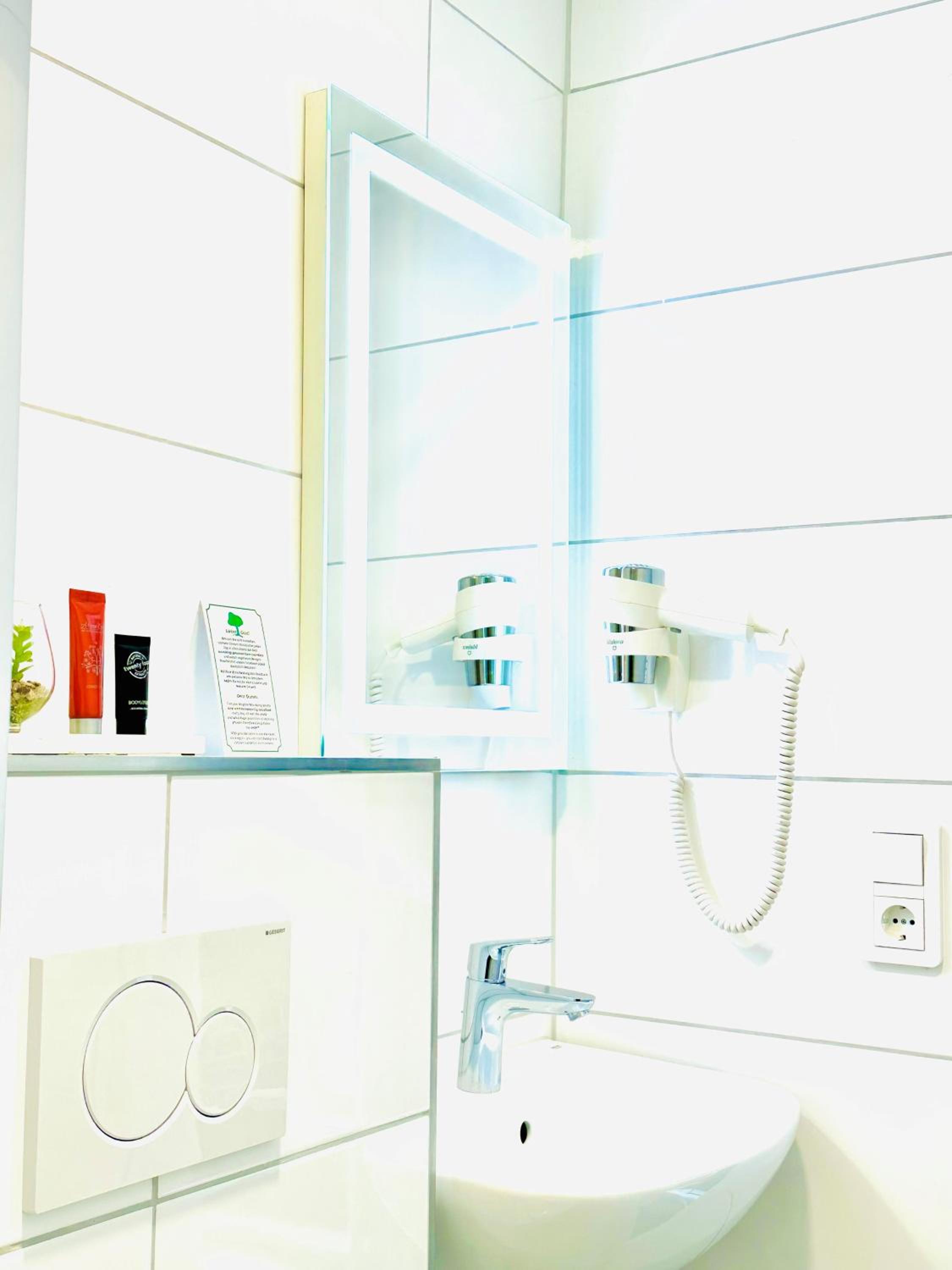 غرفة بسرير مزدوج أو سريرين منفصلين، Comfort Hotel Wiesbaden Ost 8/10