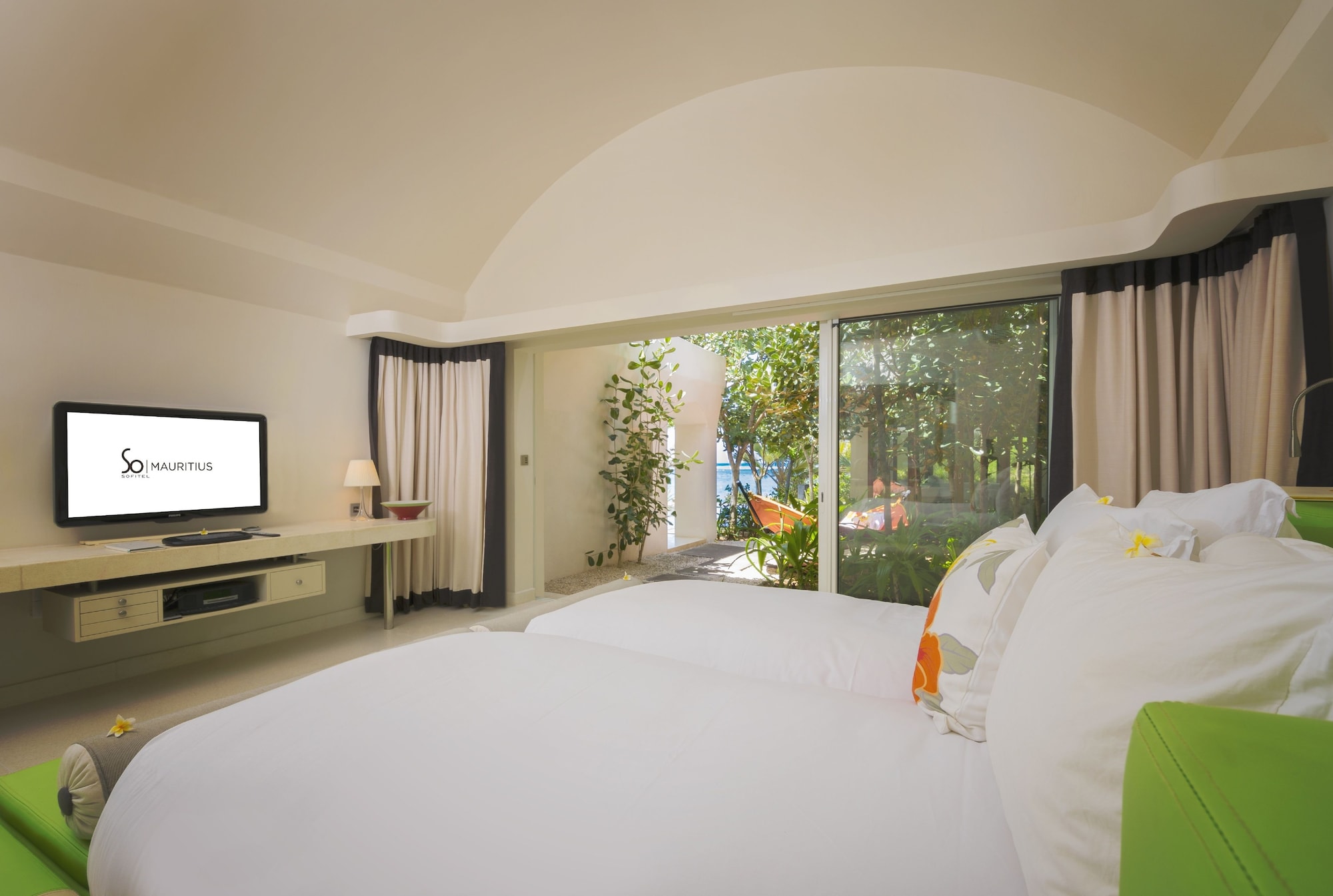 2 Bedrooms, So Vip, Garden, Villa, King Bed, Beach Front, Private Garden, Living Area, Private Pool