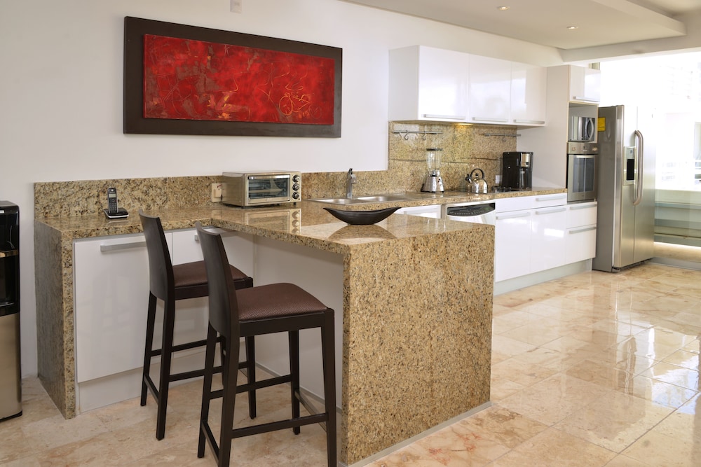 Magia Beachside Condo 8/47