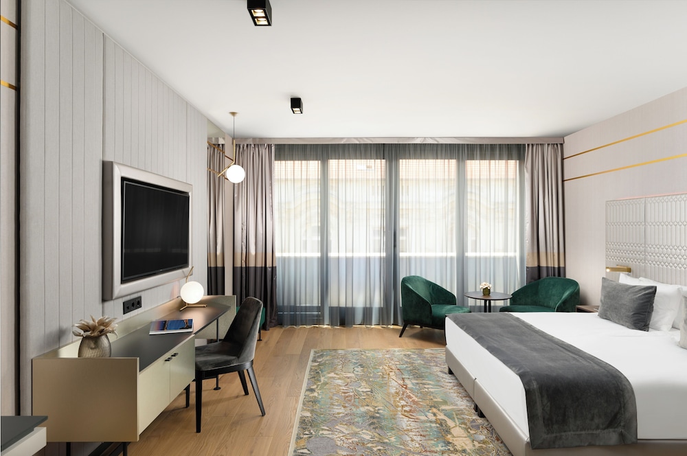 Hotel Emerald & Suites 15/56
