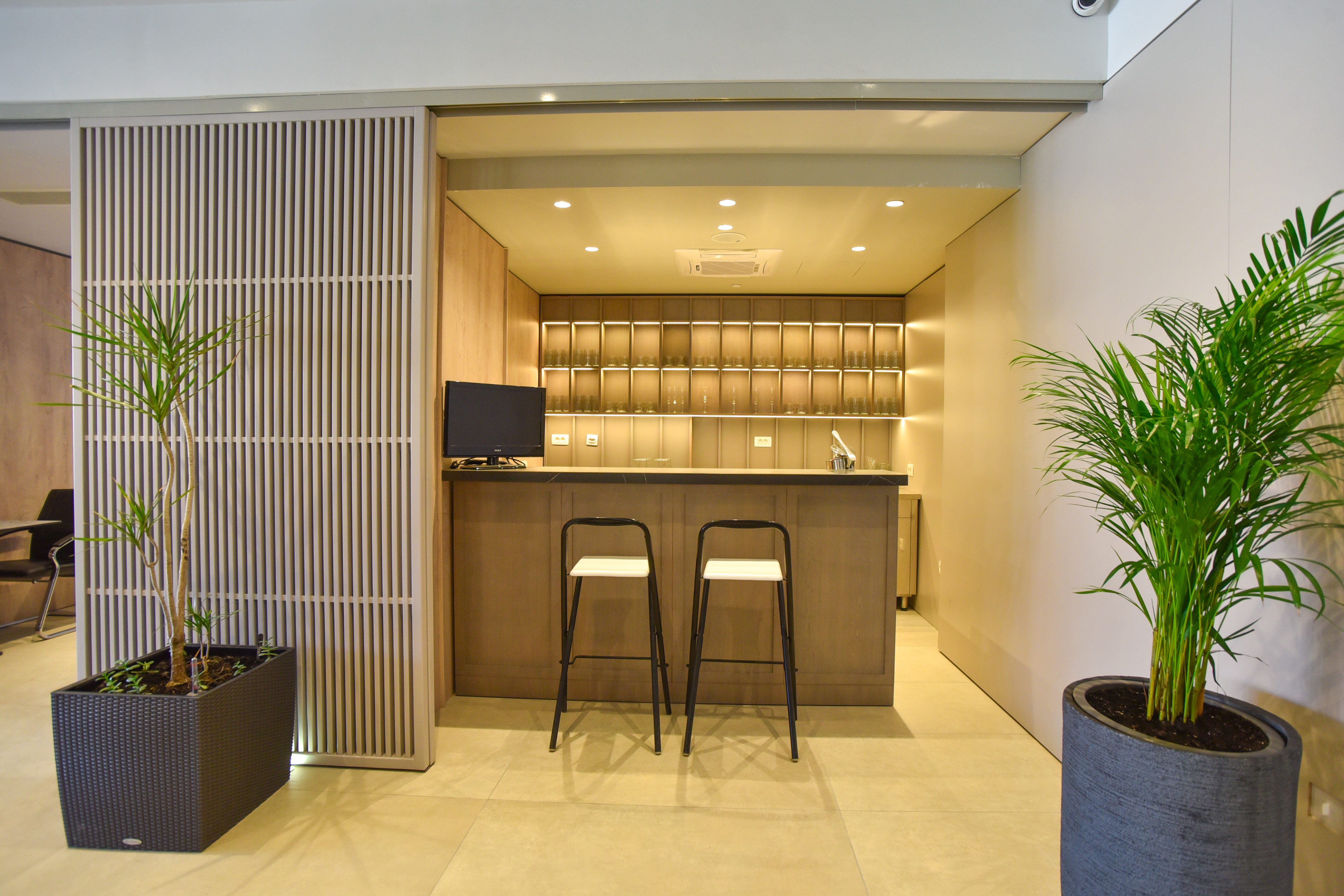 Hotel La Mer 12/65