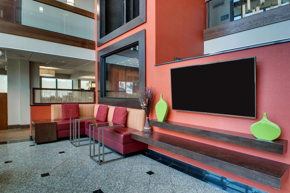Drury Inn and Suites Evansville East 43/50