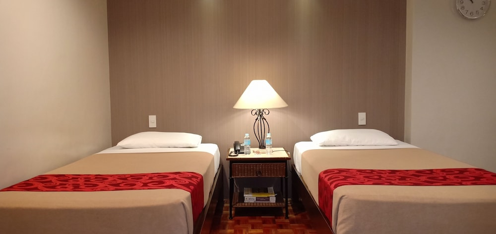 Tropicana Suites 32/74
