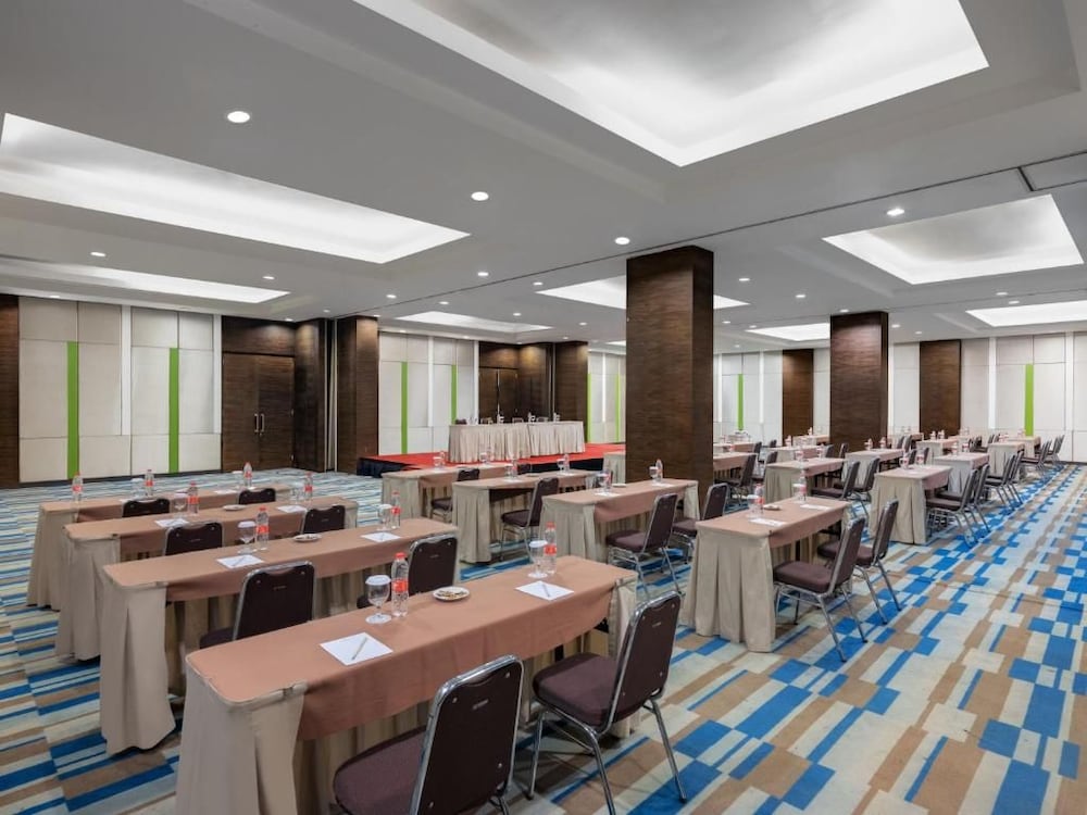 Hotel Santika Cikarang 42/49
