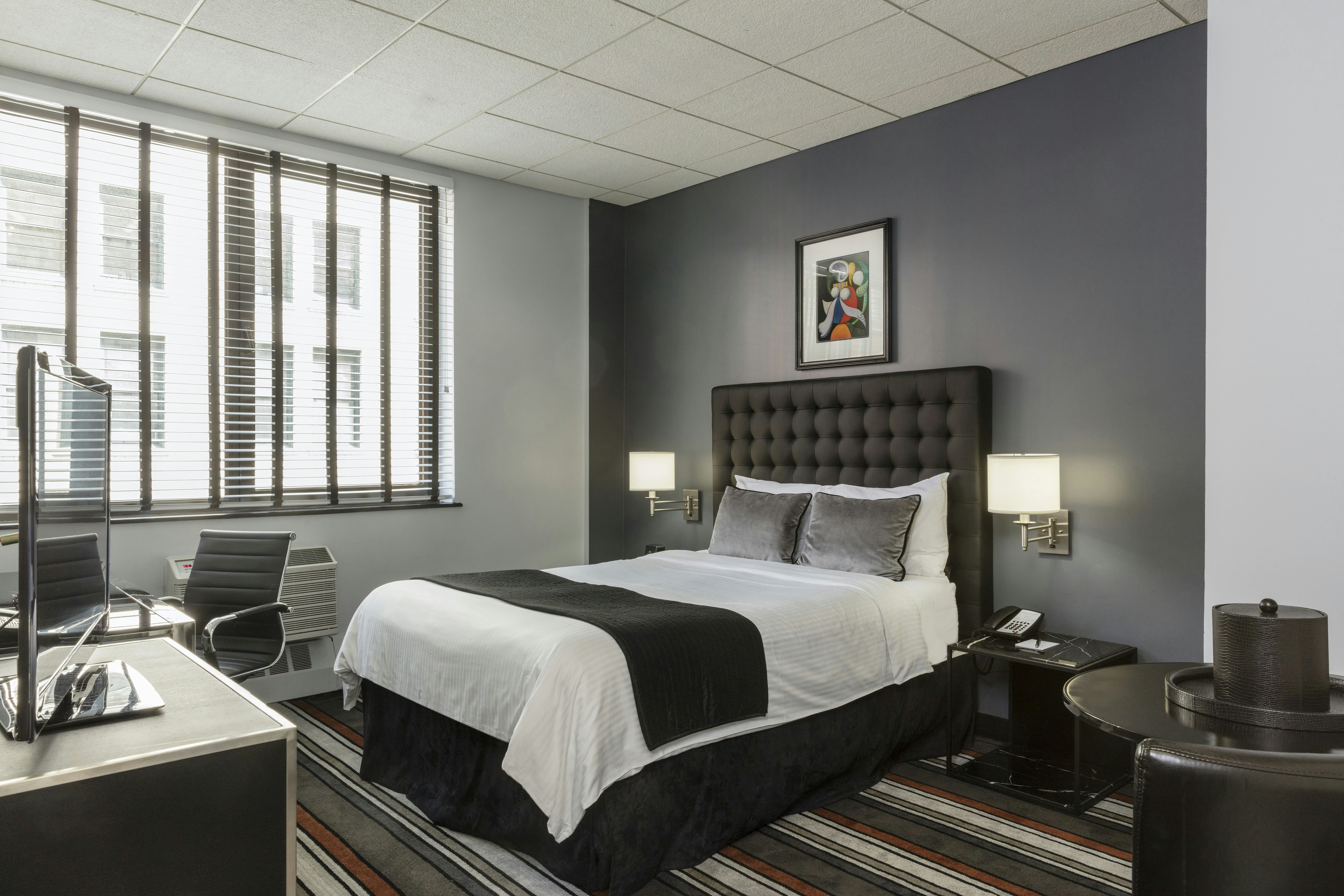 Broadway Plaza Hotel 51/61