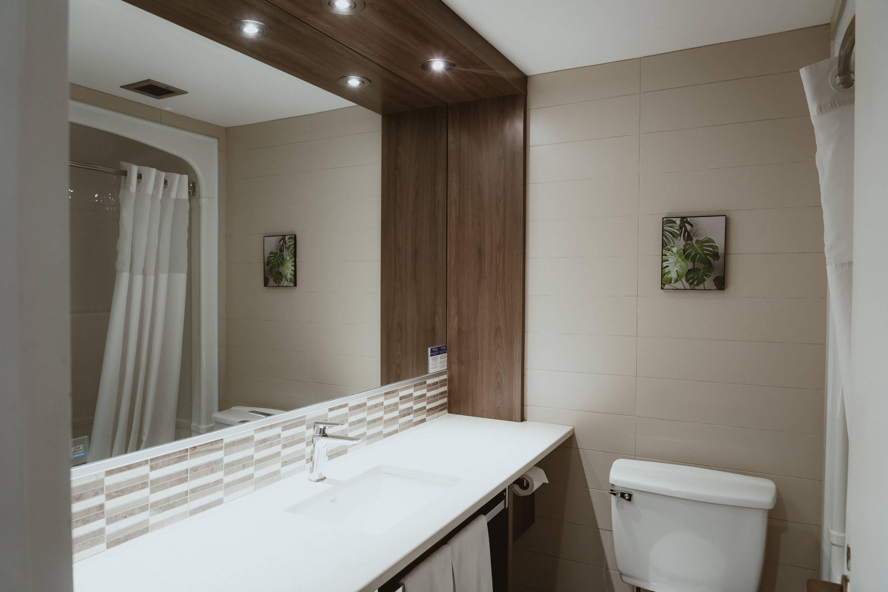 Upgrade, Business, King Bed، Quality Inn Rouyn-Noranda 7/7