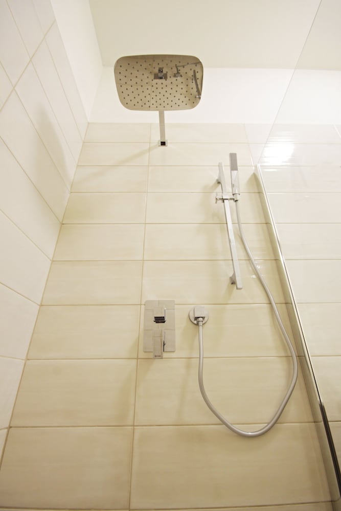 Alveo Suites 41/45