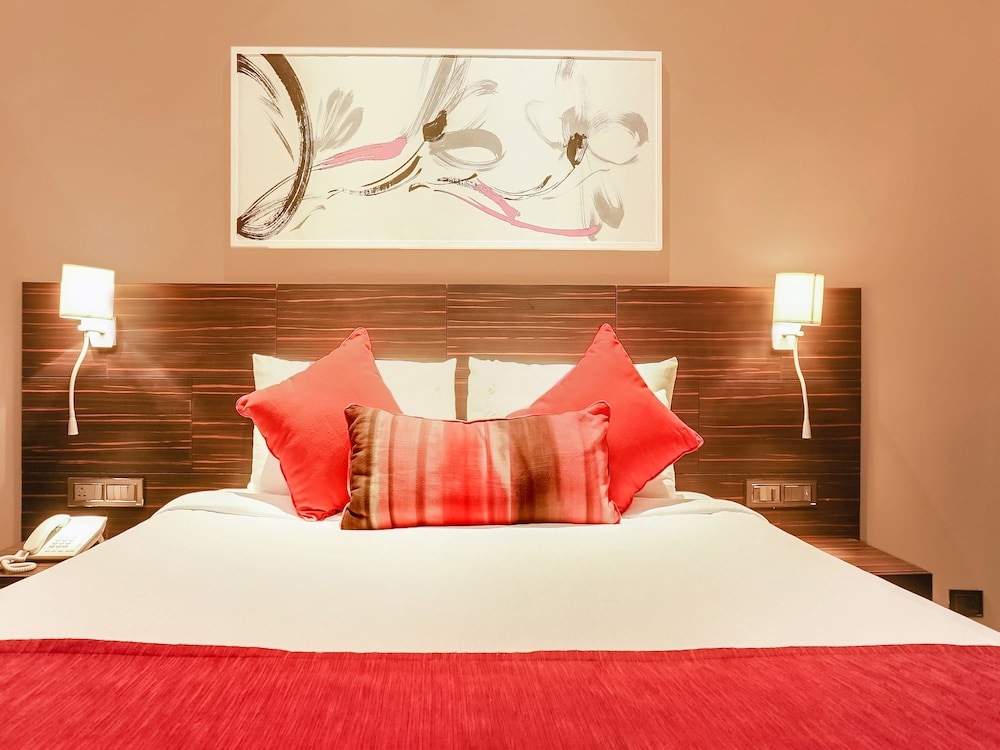 Hotel Niraali Executive 24/65
