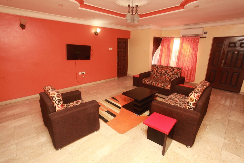 Carleton Hotel & Suites 17/29