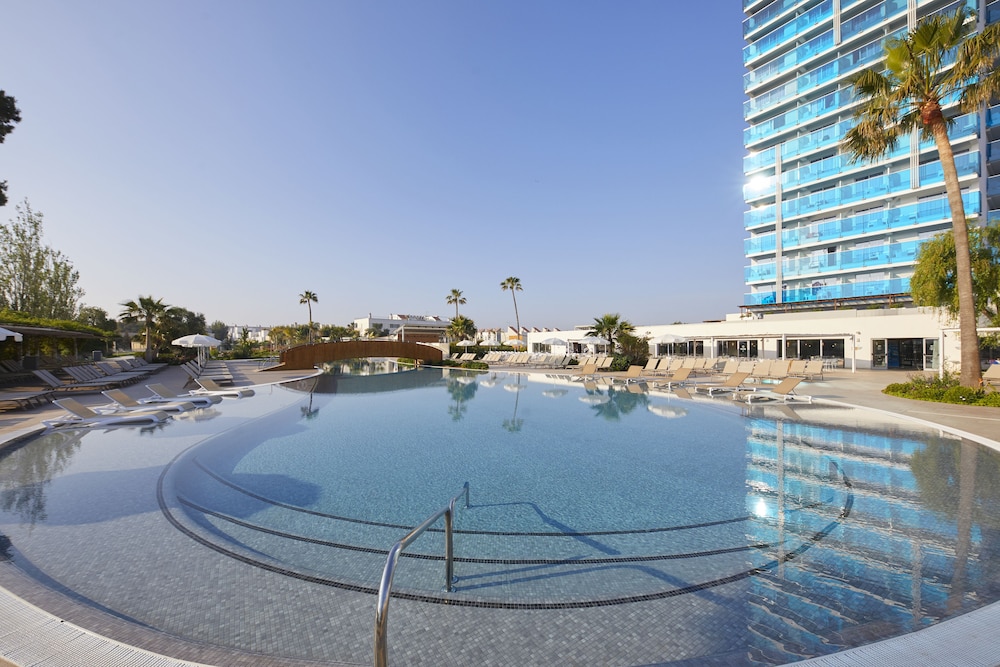 BG Tonga Tower Design Hotel and Suites 33/64
