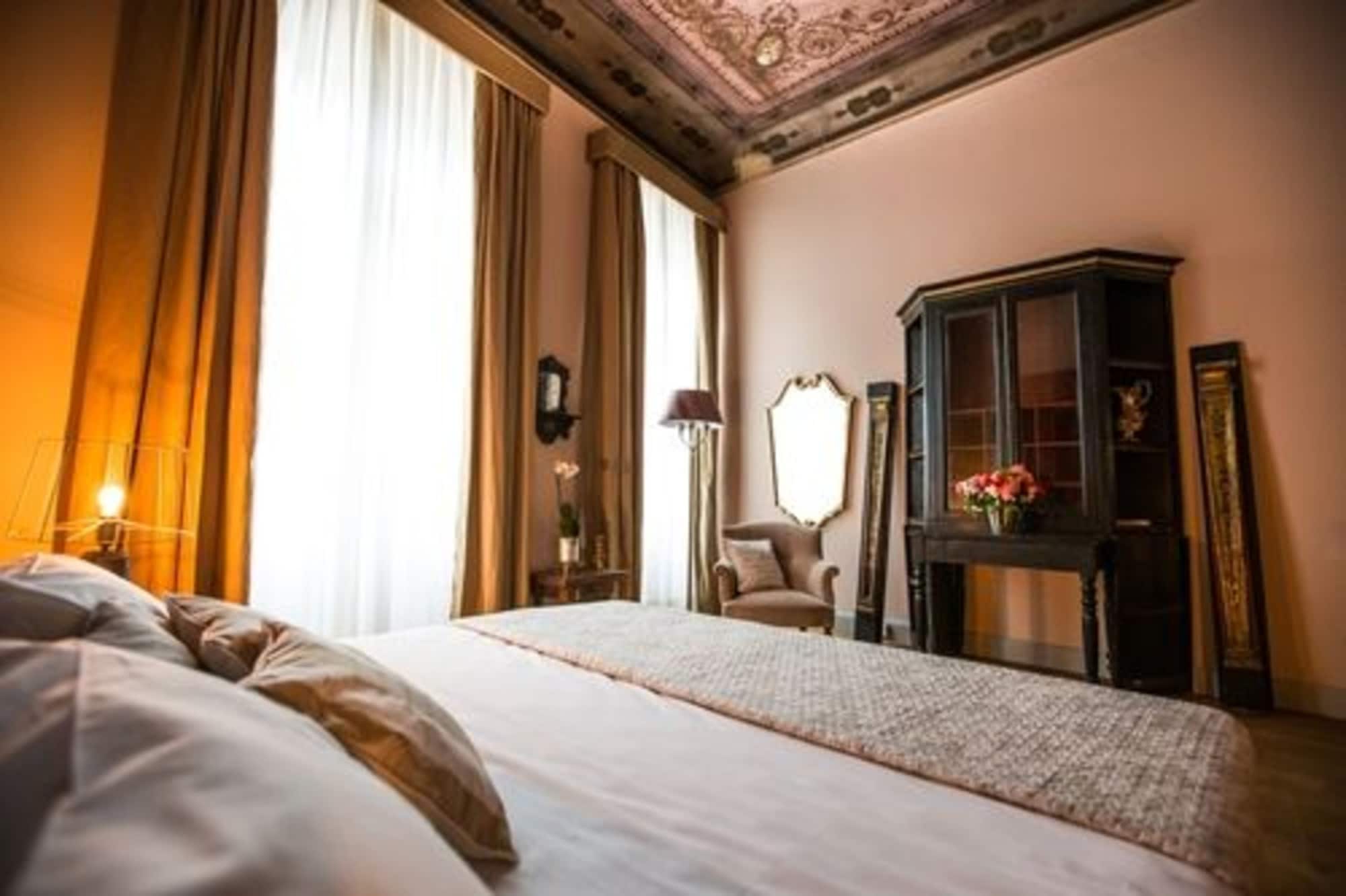 DELUXE, DOUBLE BED, BALCONY