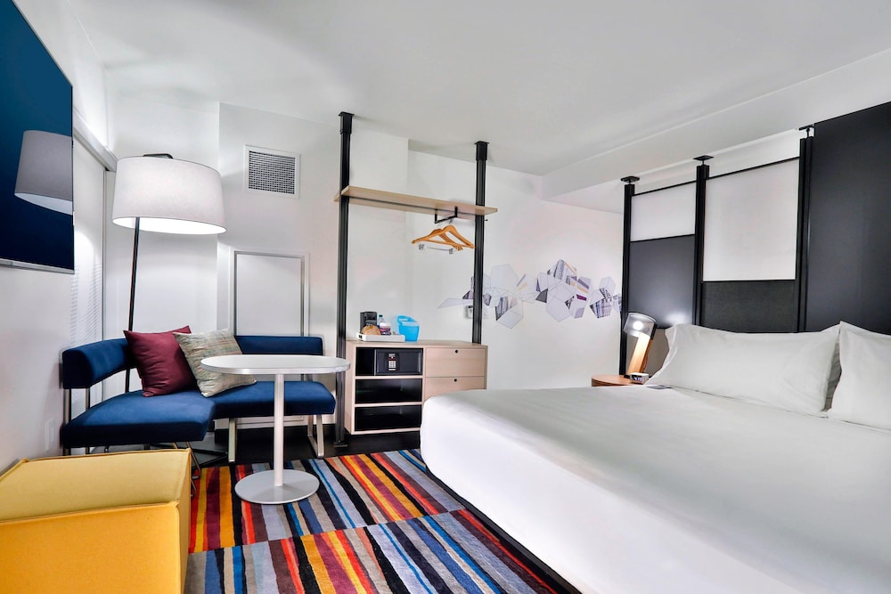 غرفة قياسية بسرير كينج