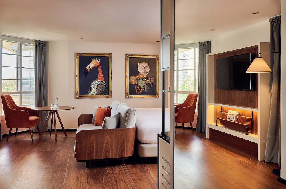 THE LEVEL, JUNIOR SUITE, EXECUTIVE LOUNGE ACCESS